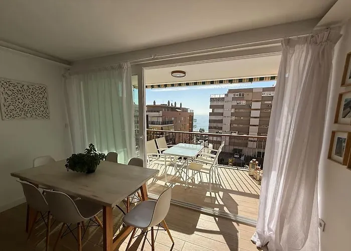 La Segunda Ola, De Carvajal * Fuengirola