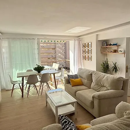 La Segunda Ola, De Carvajal * Fuengirola