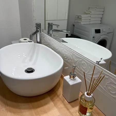 La Segunda Ola, De Carvajal *